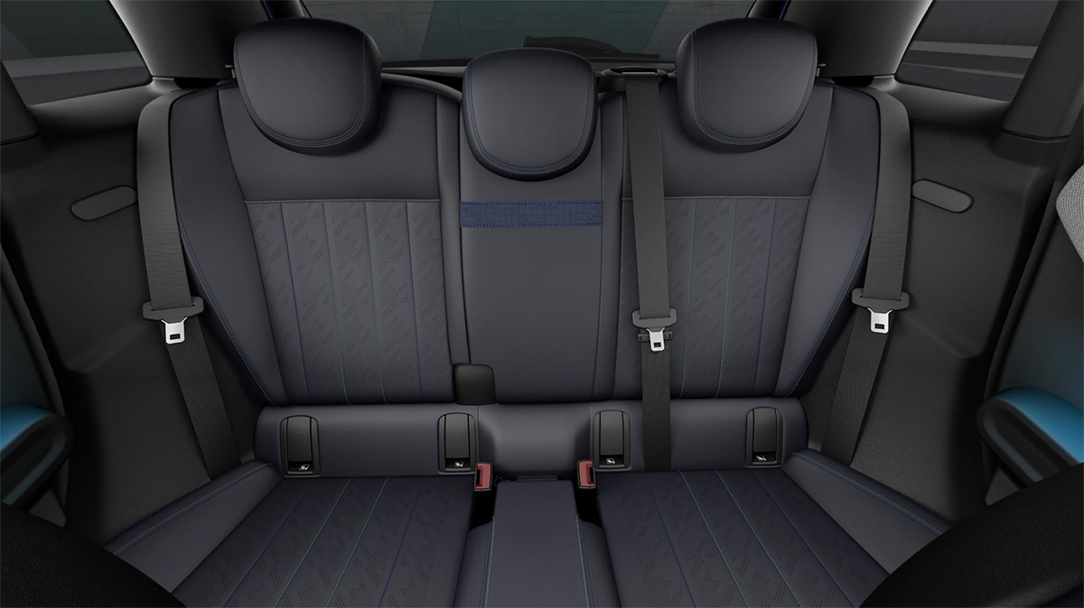 MINI 5ドア 後部座席